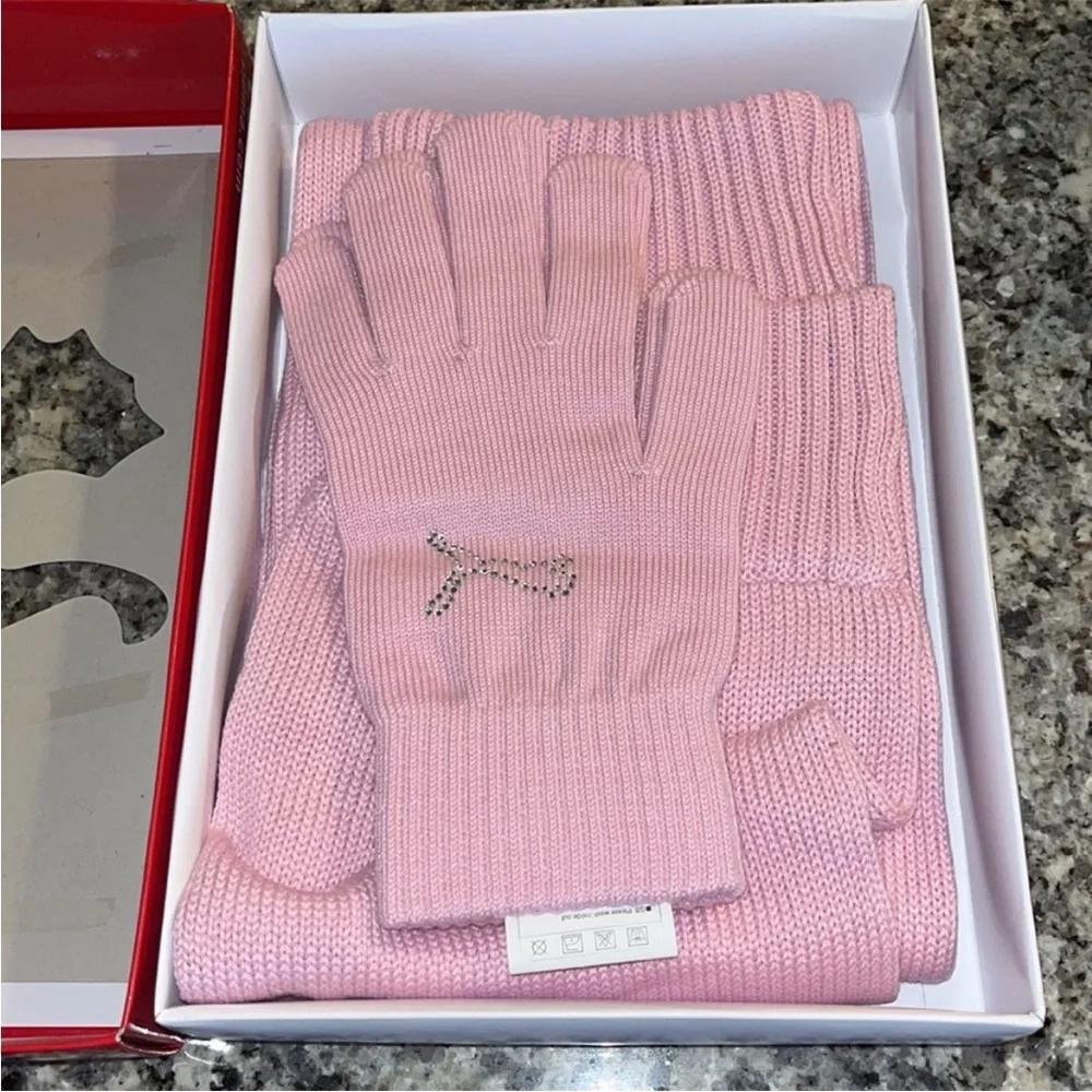 Puma Winter Gloves and Scarf Gift Set pink style “Diamond” new Women’s Small